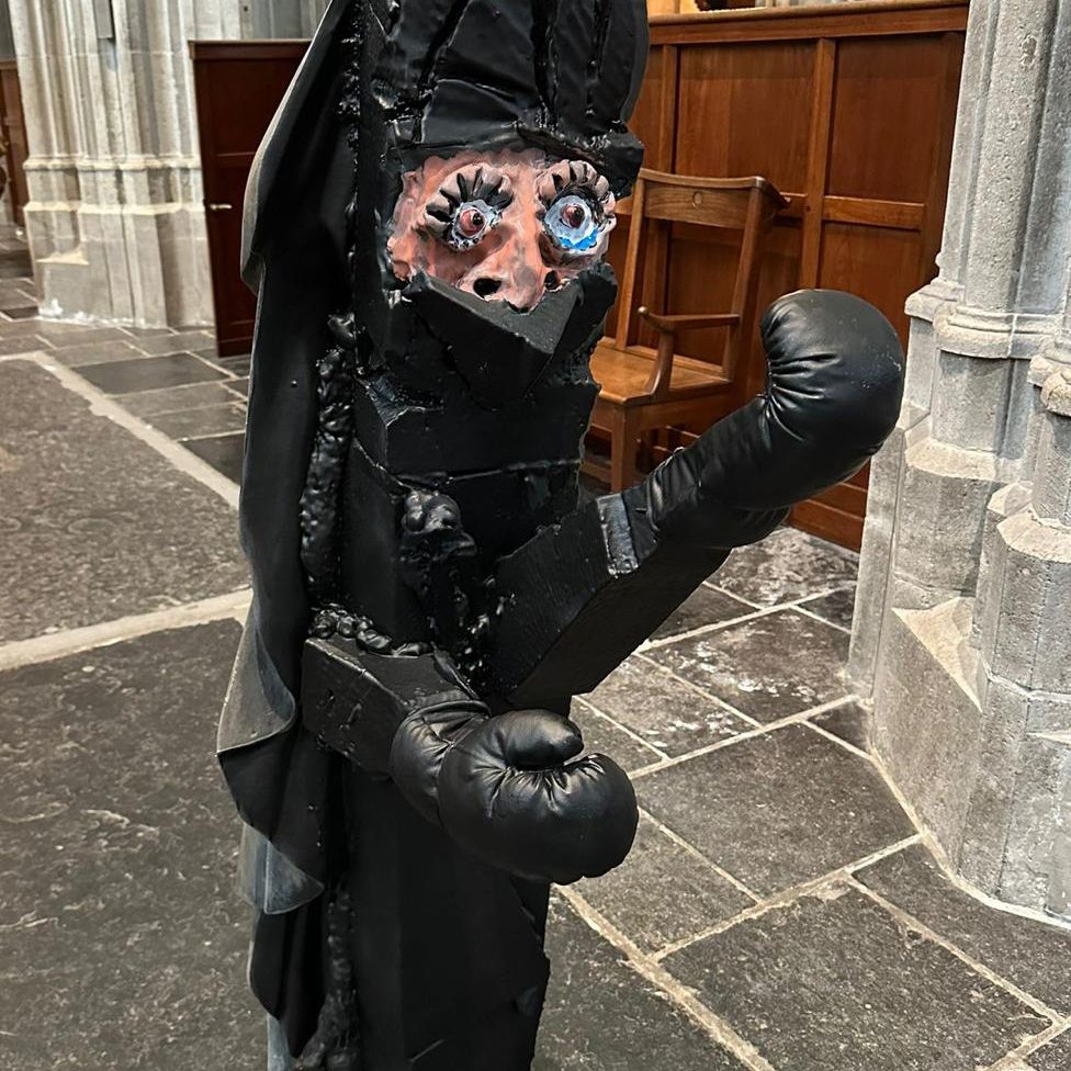 David Bade, No Non, 2024, mixed media, 160 x 55 x 40 cm