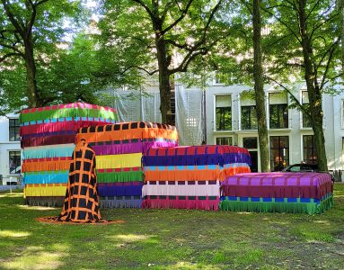 Fransje Killaars, All Colours are Free, 2025, polyester, fabric, cotton, mannequin, 350 x 170 x 1050 cm, BlowUp Art The Hague