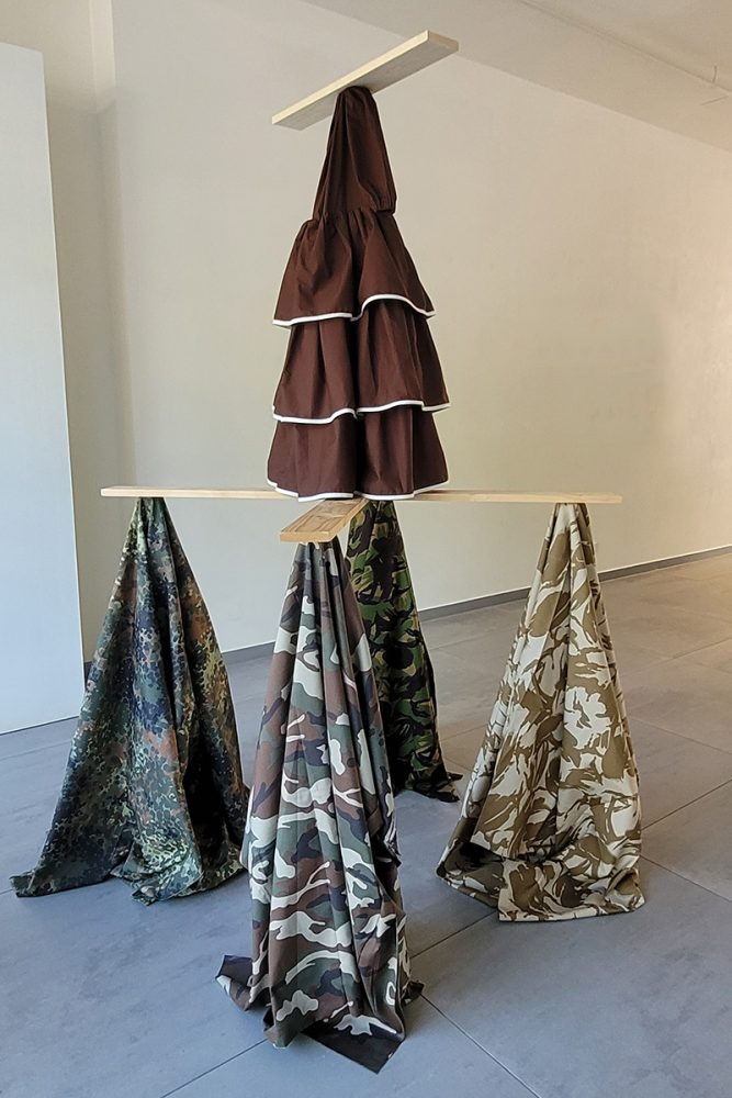 Fransje Killaars, Study for Caryatids, 2007, cotton, wood, iron, 215 x 140 x 140 cm