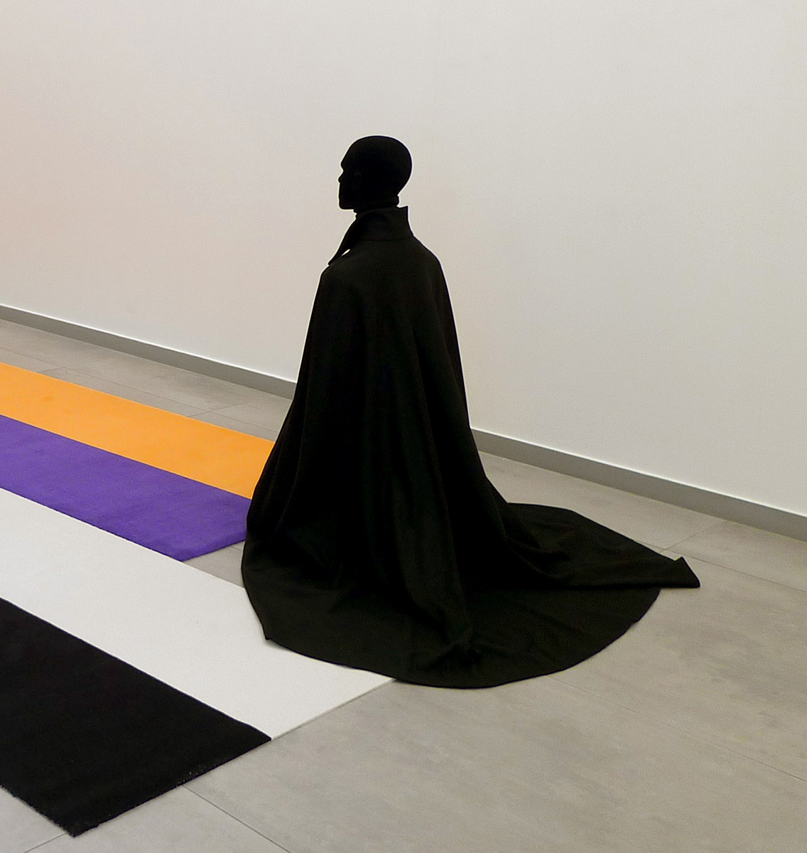 Fransje Killaars, The Intuition, detail, 2022, wool, mannequins, cotton, 115 x 220 x 1200 cm