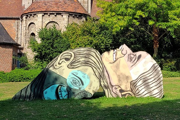 Susanna Inglada, Up There, Down There, 2025, acrylic on pvc, aluminium, 220 x 600 x 100 cm, St. Denijs City