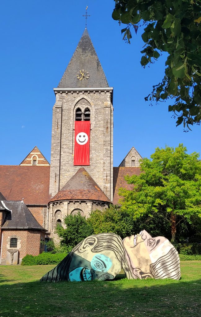 Susanna Inglada, Up There, Down There, 2025, acrylic on pvc, aluminium, 220 x 600 x 100 cm, St. Denijs City
